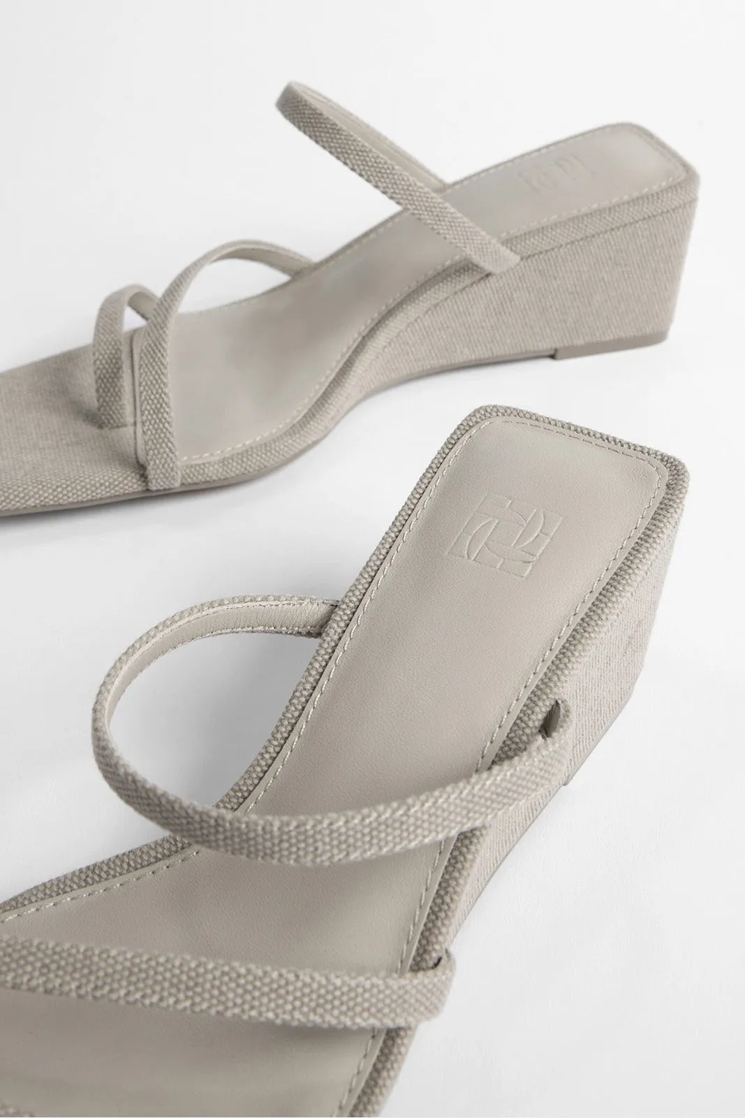 Alienor Wedge Linen