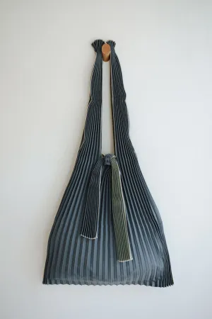 Large Pleated Tote Bag - Khaki   Lead